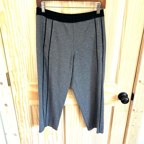 Lululemon Light Strides Cropped Pants. Size 6. - Picture 3 of 12
